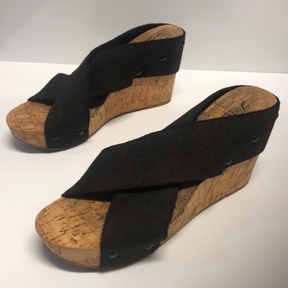 Lucky Brand Miller-2 X-stap Wedges (6.5 M)